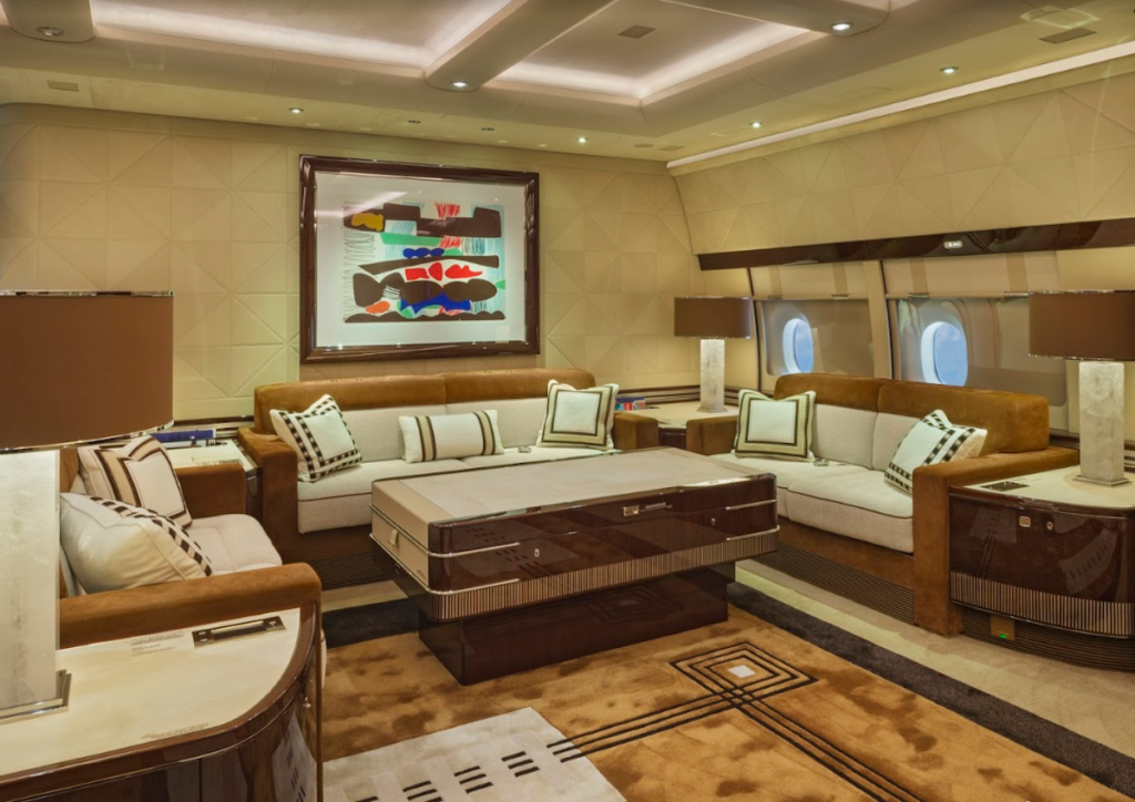747‑8i interior 6